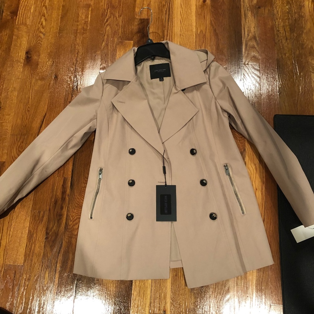 Brand new Andrew Marc lightweight /rain coat